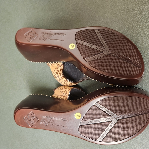 Donald J. Pliner Leopard Print Women's Sandals - Picture 5 of 5